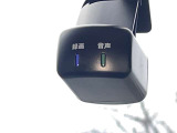 ドライブレコーダー装備です!もしもの時やあおり運転など、映像記録は証拠になるのであると安心ですね!