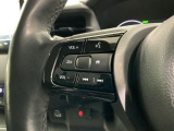 ステアリングにオーディオ操作スイッチが付いています。オーディオ画面に直接タッチしなくても操作が出来ますので、運転に集中できます。