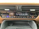 空調はAUTO エアコンですので、温度設定するだけで後は車が管理してくれます。快適な室内空間です!