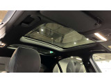 ドアハンドルには握りやすいグリップ形状が採用されています。万一の事故の際など、車内に残された乗員を救出する為、外部からドアを開けやすいようになっています。