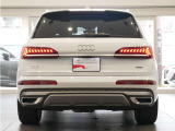 後続車両から長く見られるリヤスタイルも、Audiらしく上品で洗練されたデザインで見る人を惹きつけます。