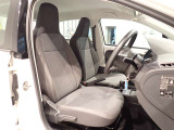 やや硬めの、ゆったりと座れるシートで、ロングドライブも快適です!!