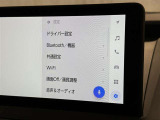 ディスプレイオーディオを装備。スマホとクルマをつなぐことで、これまでのナビに加えて、いろんなサービスが楽しめます。
