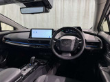 運転席まわりです。 各操作スイッチは使いやすい位置に配置されてます。