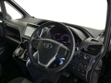 見通しのよいすっきりとした視界で、誰でも運転しやすいです。運転のしやすさは疲れにくさにも繋がりますよ♪