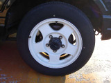 純正ホイールをホワイトに塗装しています