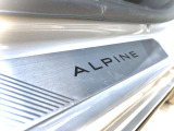 ALPINE のスカッフプレート。