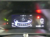 とっても見やすいメーターです。夜間時はラグジュアリーな気分にさせてくれる照明が魅力ですので、夜のドライブも楽しみになりますよ♪
