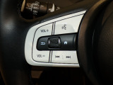 【ステアリングリモコン】ステアリングにオーディオ調節可能なスイッチが装備されていますので運転中でも視線をそらさずにオーディオの調節が可能です!