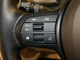 【ステアリングリモコン】ステアリングにオーディオ調節可能なスイッチが装備されていますので運転中でも視線をそらさずにオーディオの調節が可能です!