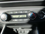【オートエアコン】 車内快適♪ご希望の温度に設定すれば風向きや風量を自動で調整してくれますよ!