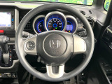 【ステアリングスイッチ】運転中、前方から目線をそらすことなく、オーディオ等の操作が可能な便利機能!安心&快適なドライブを演出してくれます♪