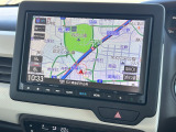 お出かけの際に安心のナビ付です☆バックカメラ機能で駐車もスムーズに行えます。