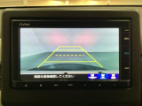 バックでの車庫入れも安心です! リアカメラが付いているバックモニター付のナビを装備しております。操作線もついており距離感も画面から確認できます。