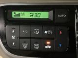 オートエアコンで、毎日のドライブを快適に。温度、風量を自動で調整し、理想的な車内環境を提供します。