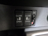 両側電動スライドドア!!荷物で手が塞がる時など簡単にドアの開閉が出来ます!何より力いらずで開閉OK!女性やお年寄りにも優しい♪電動機能はOFFにもできますから元気なお子様の駆け出しも安心!