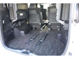 リヤシートを動かせば、ラゲッジルームが広がります!乗車人数や荷物の量に応じてアレンジ可能!