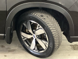 【純正18インチアルミホイール】足元を際立たせ、軽快な走りを演出します!タイヤは2022年製のミシュラン・クロスクライメートを装着しております。