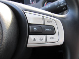 ハンドル右側にはクルーズコントロールのスイッチが装備され運転中の操作も安心して行えます!