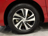 【アルミホイール】純正アルミホイール装備!足元を際立たせ、軽快な走りを演出します!印象もアップし、スタイルも引き締まります!スポーティーさの中にラグジュアリーを感じさせるデザインですね♪