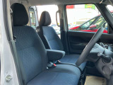 運転席・助手席は、ゆったりと座れるサイズで、長時間の運転でも快適です。