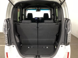 コンパクトボディーなのに、荷室はこんなに広々!たくさん荷物が積めますよ。