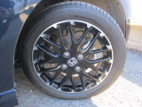 アルミホイールを装備しております。