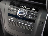 ◆オートエアコン装備◆ お好みの温度を設定をするだけで、後は、自動で風量を調節してくれます!快適にドライブが楽しめます。
