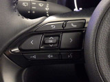 ステアリングスイッチ装備!運転しながら手元でオーディオの操作などができます。