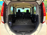 後席を格納すると、これだけの広さが!シーンに合わせたシートアレンジで、大きな荷物も積むことが出来ます♪