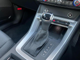 MTモード付きシフトレバーです。Dレンジより左に倒していただくと任意にシフトチェンジでき、スポーティーなドライビングをお楽しみいただけます。