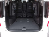 ラゲージルームだって広々です!シートを収納して更にお荷物積めちゃいます♪