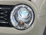 【HIDヘッドライト】非常に明るく前方を照らしてくれるので、悪天候や夜間の走行時も視界良好で安心してお乗りいただけます。
