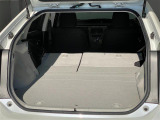 ◆シートアレンジ◆ラゲッジルームは、大容量のスペースを確保。リアシートを倒すことでバリエーション豊かに収納できます。