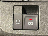 指先だけで簡単に操作が可能な電動パーキングブレーキを採用。「HOLD」スイッチを押すと、渋滞や信号待ちなどでブレーキペダルから足を離しても、ブレーキを保持するので安心です