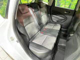 後部座席も気になるようなキズ・汚れやへたり等、大きなダメージはなく、良好な状態です。