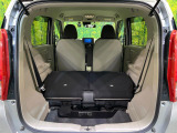 普段のお買い物や通勤、送迎等に十分な荷室スペースを確保しております。セカンドシートを倒すと、大きな荷物の積載も可能です♪