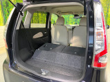 普段のお買い物や通勤、送迎等に十分な荷室スペースを確保しております。セカンドシートを倒すと、大きな荷物の積載も可能です♪
