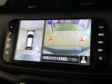 アラウンドビューモニターで車を上空から見下ろしているような映像を映し出します。周囲の状況がひと目でわかります!
