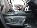 パワーシート搭載。微妙な調整が手軽にでき、ピッタリなポジションで運転することが可能です。