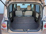 普段のお買い物や通勤、送迎等に十分な荷室スペースを確保しております。セカンドシートを倒すと、大きな荷物の積載も可能です♪