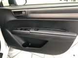 洗練されたデザインの運転席回りはドライビングの愉しさを予感させてくれます♪