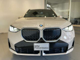 BMW代表的な特徴のキドニーグリル。BMWのすべてのモデルに採用され、BMWらしさを強調しております。