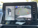 車を真上から見ているように、周囲の状況を把握しながら安心して駐車が行えるアラウンドビューモニター装備!