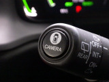 ★マルチビューカメラ★ワイパーレバー先端の「CAMERAスイッチ」を押すことで、車を上空から見下ろしたような映像をカーナビ画面に映し出し、車庫入れや縦列駐車をサポートしてくれます♪