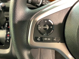 ステアリングにオーディオ操作スイッチが付いています。オーディオ画面に直接タッチしなくても操作が出来ますので、運転に集中できます。
