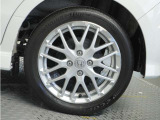 アルミホイール装着車です!これで足元まわりもおしゃれにきまります!
