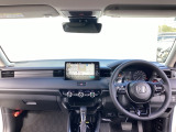 運転席周りです。カップホルダーや小物の収納などは必須ですよね!!使い勝手の良いつくりになっております!!