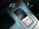キーを身に付けていれば、ドアの開錠からエンジンスタート、発進、降車時の施錠まで指先1つで可能です。