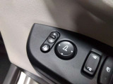 ワンタッチでドアミラーの格納が可能です!狭い車庫や立体駐車場などにオススメ!